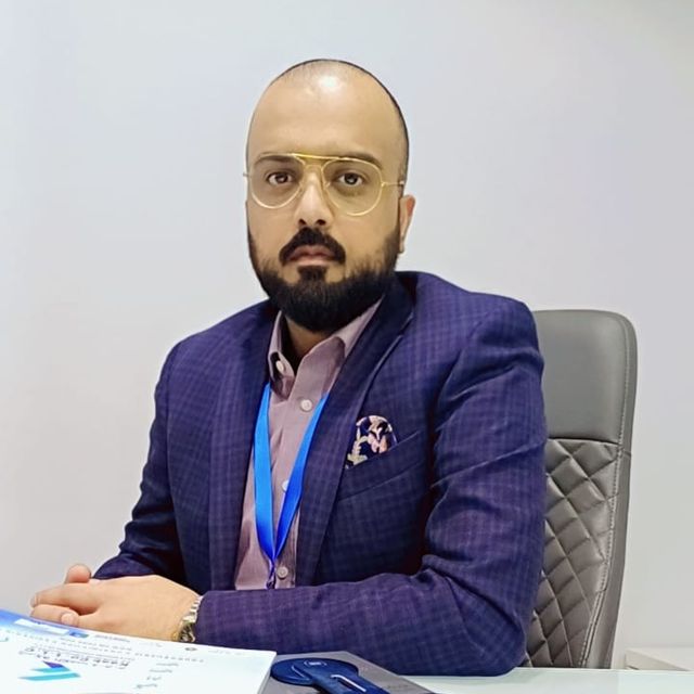 أحد أعضاء فريق برايم أكسيس للاستشارات